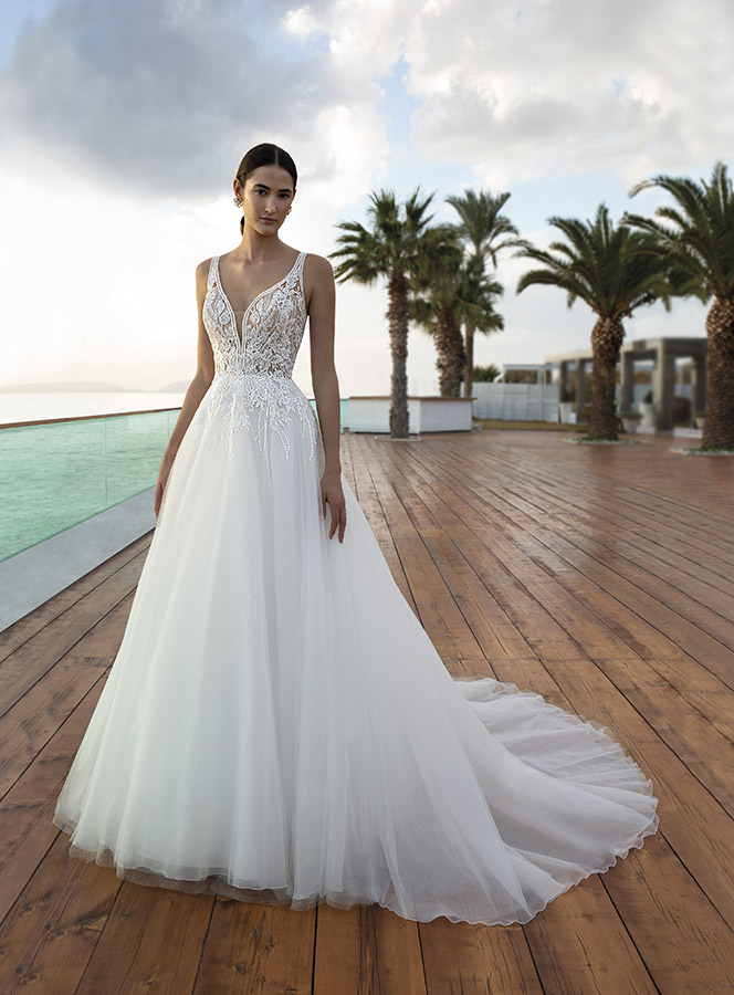 Suknia ślubna 8015  - Cosmobella - kolor Ivory/sheer/natural - rozmiar 38 - Salon Le Mariage